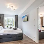 Apartment Prora - Meerblick, Balkon, E-Ladesaeule und Strandkorb am Strand - Küstenliebe Binz